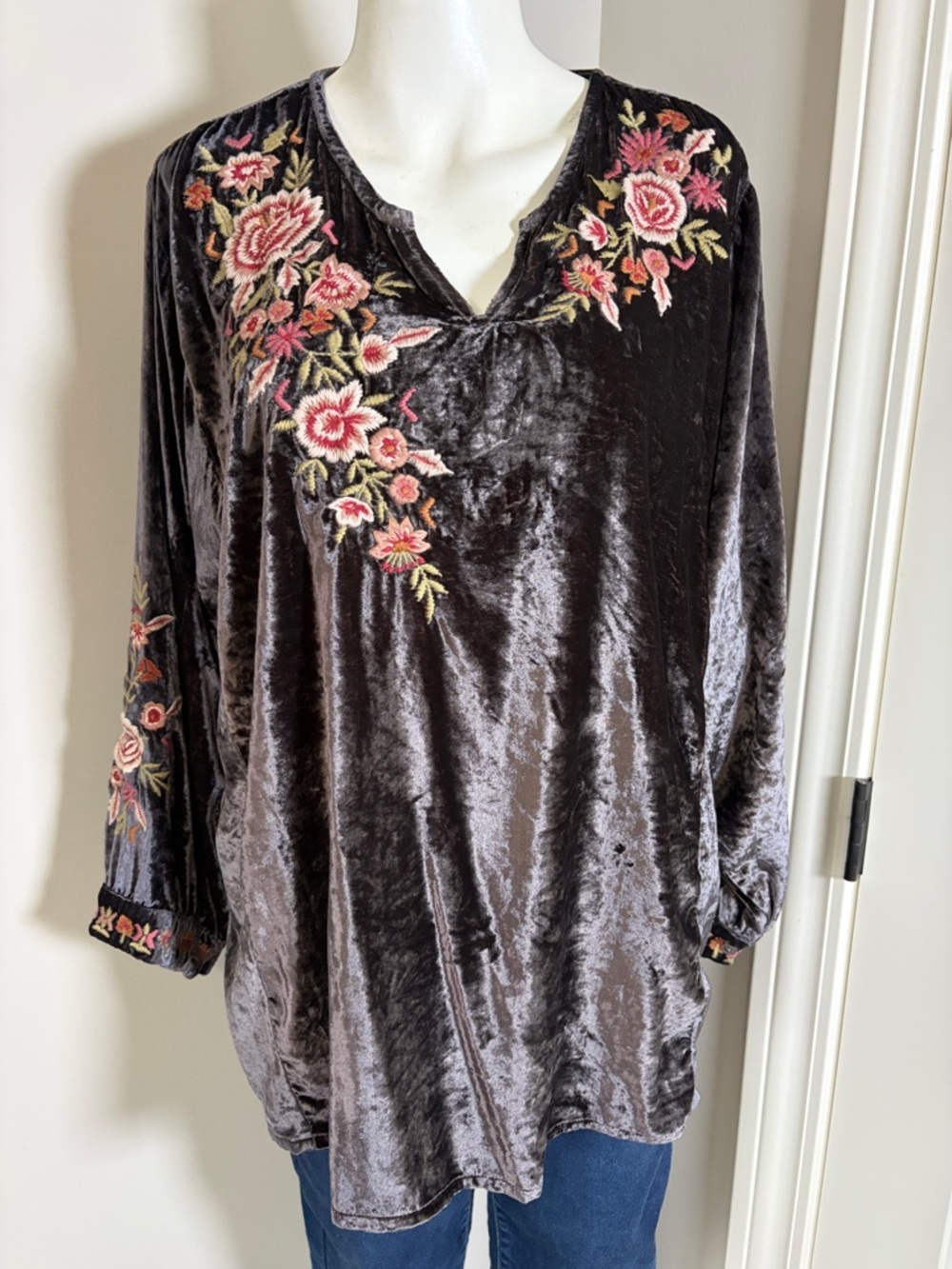 Kyla Seo Kyla Caite Top Embroidered Velvet Womens Charcoal Shirt Sz L
